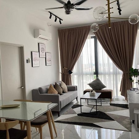 Free Netflix! Zas Suite At Troika Residence, Kb コタバル エクステリア 写真