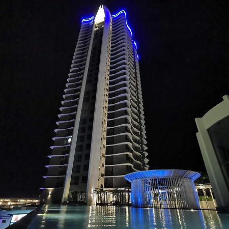 Free Netflix! Zas Suite At Troika Residence, Kb コタバル エクステリア 写真