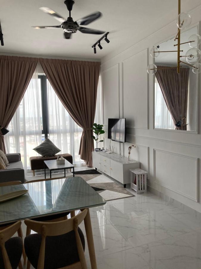 Free Netflix! Zas Suite At Troika Residence, Kb コタバル エクステリア 写真